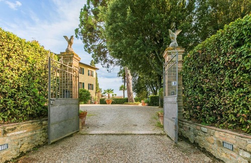 Poggibonsi Villa | Hermoso apartamento en villa con WIFI, piscina, TV, terraza, mascotas permitida y aparcamiento