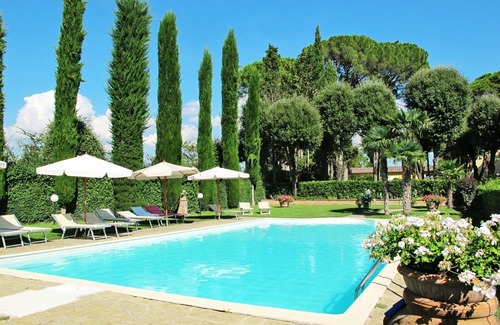 Poggibonsi Villa | Hermoso apartamento en villa con WIFI, piscina, TV, terraza, mascotas permitida y aparcamiento