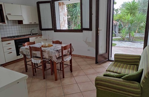 Porto Pino Apartamento | BEAUTIFUL APARTMENT IN VILLA WITH SEA VIEW