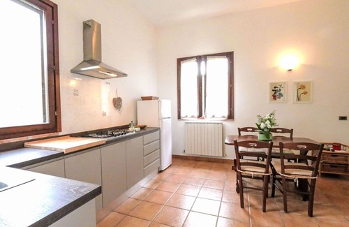 Montorsaio Casa | Bonito apartamento en villa con piscina, WIFI, TV, patio, vista panorámica, aparcamiento