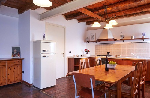 Bellano Casa | Precioso apartamento en villa para 6 personas con WIFI, TV, patio y mascotas permitida