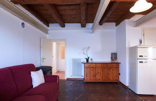 Bellano Casa | Precioso apartamento en villa para 6 personas con WIFI, TV, patio y mascotas permitida