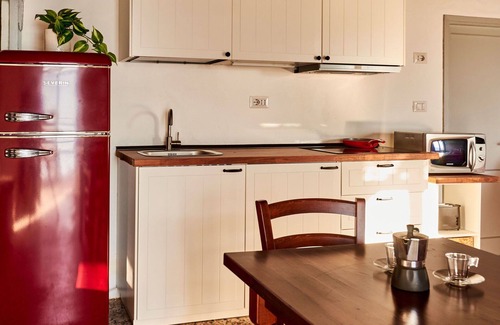 Bellano Casa | Hermoso apartamento en villa para 2 personas con A/C, WIFI, TV, terraza y mascotas permitida