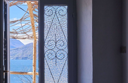 Bellano Casa | Hermoso apartamento en villa para 2 personas con A/C, WIFI, TV, terraza y mascotas permitida