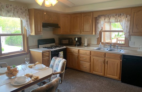 Johnstown Casa | Beautiful Apartment, Lots of room, large sun deck, great relaxing location