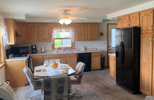 Johnstown Casa | Beautiful Apartment, Lots of room, large sun deck, great relaxing location