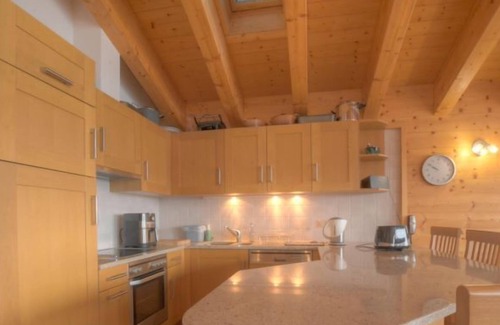 Anzere Apartamento | Beautiful apartment located close to the village square with 4 bedrooms, including a master bedroom