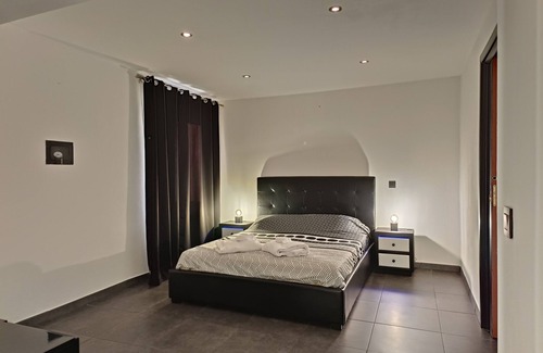 Aghione Apartamento | Hermoso apartamento de 58m2, estacionamiento gratuito