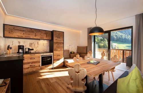 Collepietra Apartamento | Precioso apartamento "Sonnleiten Sonnenadler 1" con vistas a la montaña