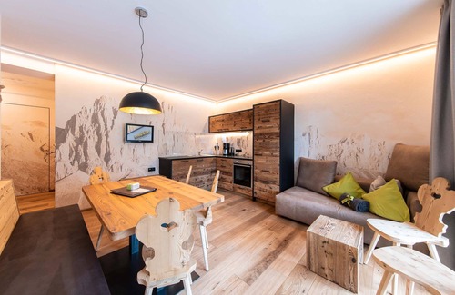 Collepietra Apartamento | Precioso apartamento "Sonnleiten Sonnenadler 1" con vistas a la montaña