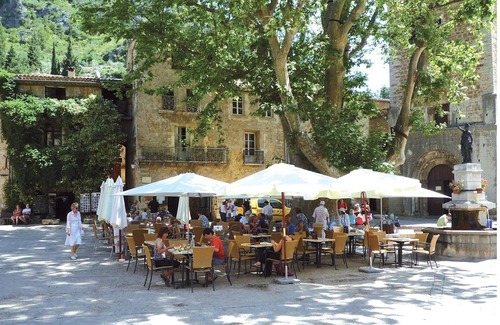 Pezenas Apartamento | Beautiful apartment T3, private parking "Au logis de Pézenas".