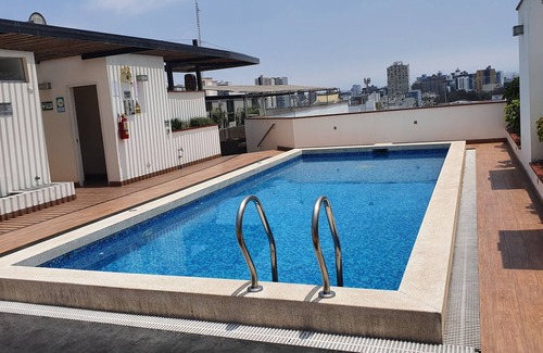 Lince Apartamento | Hermoso departamento, terraza con piscina y parrilla