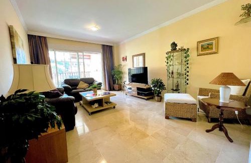 Benalmádena Apartamento | Beautiful apartment with pools, playground and paddle tennis - Family friendly and near Vithas Hospital - Free parking in garage