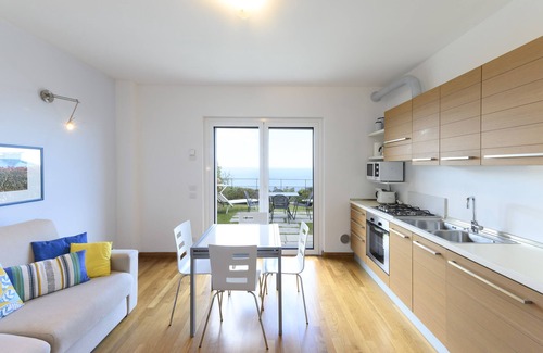 Bergeggi Apartamento | Precioso apartamento con jardín con vistas al mar en Resort & Spa