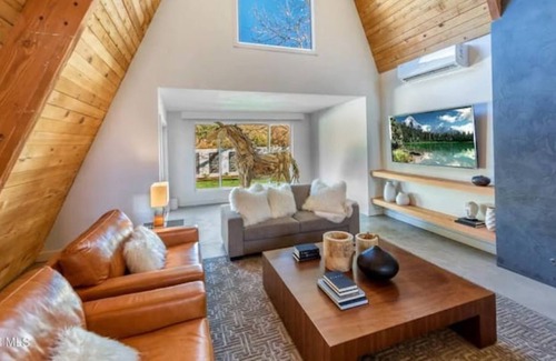 Agoura Hills Casa | Beautiful Architectural 2 Acre Estate!
