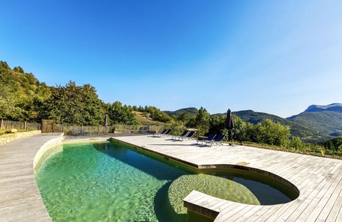 Teyssieres Cabaña | La montaña, calma y tranquilidad en el corazón de 200 ha de bosque y lavanda.