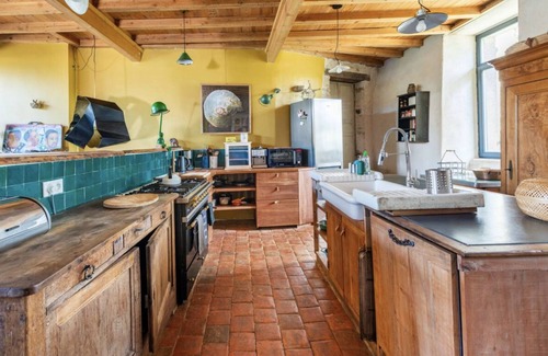 Beurizot Casa | Beautiful artist's house in canalside village