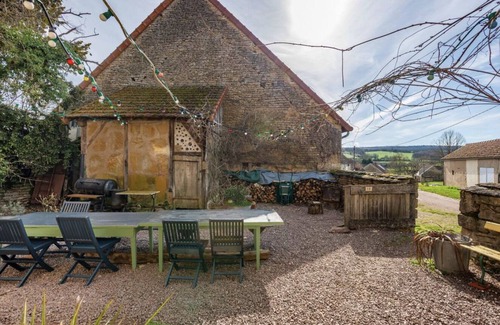 Beurizot Casa | Beautiful artist's house in canalside village