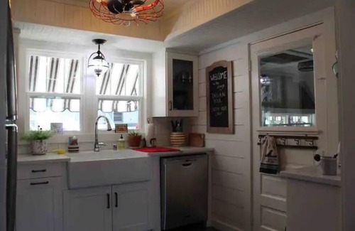 Delavan Lake Cabaña | Beautiful Assembly Park Lakeside Getaway on Delavan Lake
