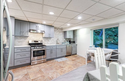 Canyon Heights Casa | NEW & CLEAN-Spacious 3BR Nature Retreat home in North Vancouver