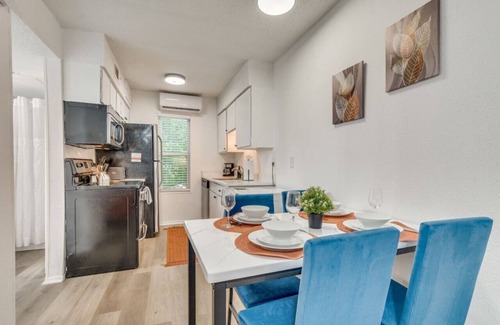Hyde Park Apartamento | Beautiful Austin Studio Sleeps 4 10min to Downtown