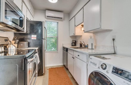 Hyde Park Apartamento | Beautiful Austin Studio Sleeps 4 10min to Downtown
