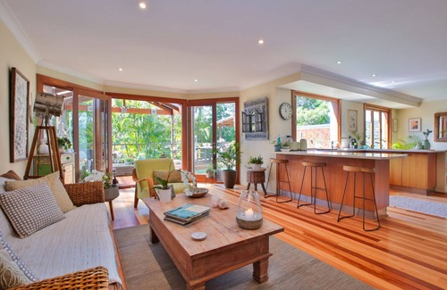 Avalon Beach Casa | Beautiful Avalon Beach House 5 Min level walk to Avalon Beach and Avalon Village
