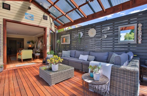Avalon Beach Casa | Beautiful Avalon Beach House 5 Min level walk to Avalon Beach and Avalon Village