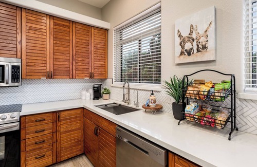 Phoenix Casa | Beautiful backyard oasis w/free heated diving pool