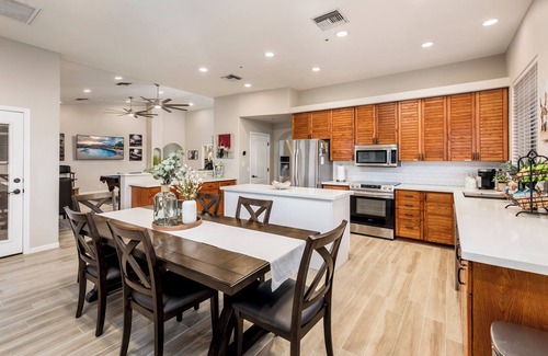 Phoenix Casa | Beautiful backyard oasis w/free heated diving pool