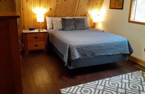 Linn Creek Casa | Beautiful barn apartment on 3 wooded acres with 300ft of waterfront.