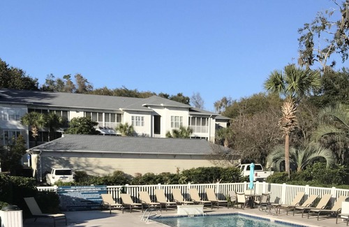 Saint Simons Heights Condominio | Hermoso condominio de la plantación de Barnes / Grandes tarifas mensuales para otoño / invierno