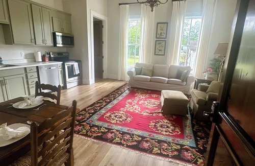 Blakely Apartamento | Beautiful Barron Suite in Barron-Hobbs Historic Home