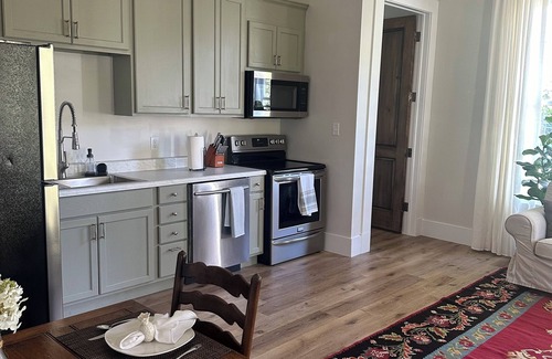 Blakely Apartamento | Beautiful Barron Suite in Barron-Hobbs Historic Home