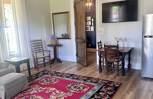 Blakely Apartamento | Beautiful Barron Suite in Barron-Hobbs Historic Home