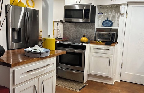 Stone Mountain Apartamento | Beautiful basement apartment with Garden