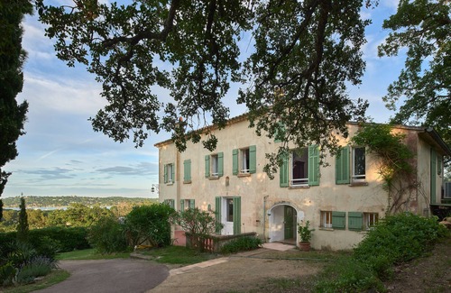Saint-Tropez Villa | Hermosa casa de campo con vistas al mar y gran jardín