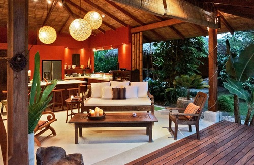 Playa Hermosa Cóbano Casa | Hermosa villa Batik a pasos de la playa, servicio completo.