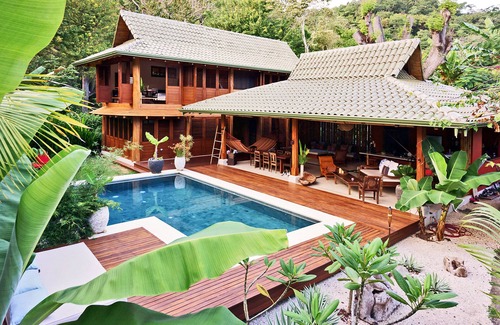 Playa Hermosa Cóbano Casa | Hermosa villa Batik a pasos de la playa, servicio completo.
