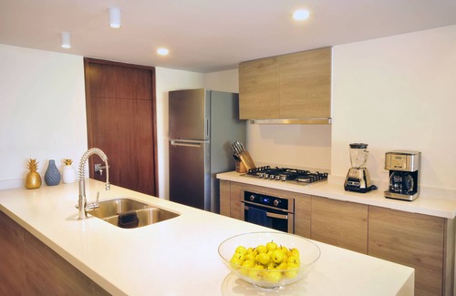 Las Glorias Apartamento | HERMOSO CONDOMINIO FRENTE AL MAR CON ALBERCA