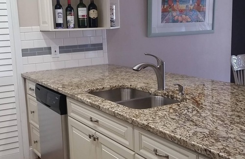 Redington Shores Condominio | Hermosa playa frente, recientemente renovado. Condominio San Remo.