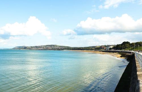 Rhos on Sea Casa | Beautiful Beach Front Cottage