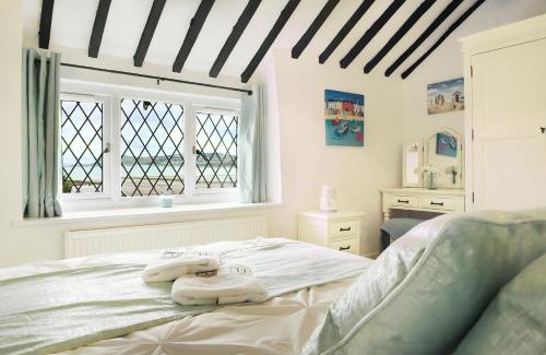 Rhos on Sea Casa | Beautiful Beach Front Cottage