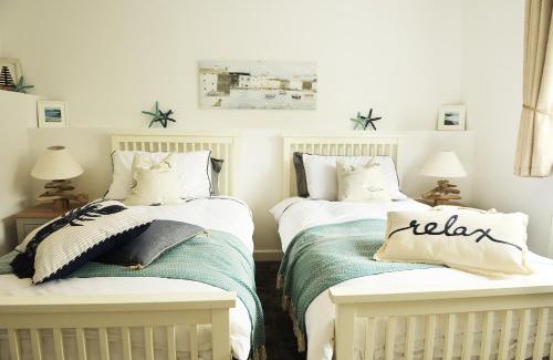 Rhos on Sea Casa | Beautiful Beach Front Cottage
