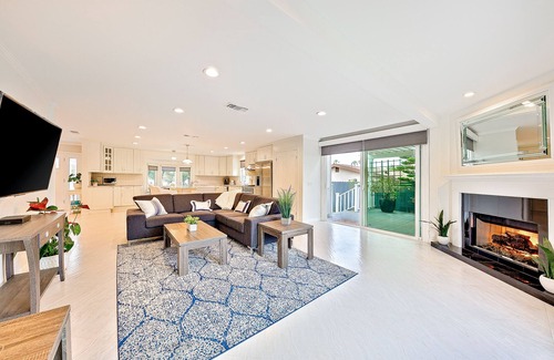 Olde Carlsbad Casa | Beautiful Beach Getaway, Water Views, Walk to Ocean + Dining