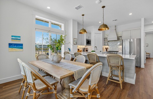 Port Aransas Casa | Beautiful Beach House w/game room, pack n play, access to pool, golf, & beach