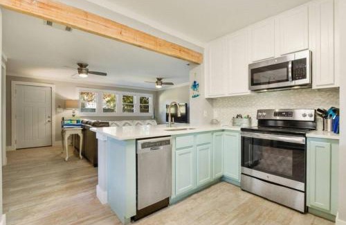 Gulfport Casa | Beautiful Beach House 2 Minute Walk to Sandy Beaches Quiet Area