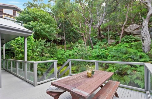 Killcare Casa | Beautiful beach house amongst the trees