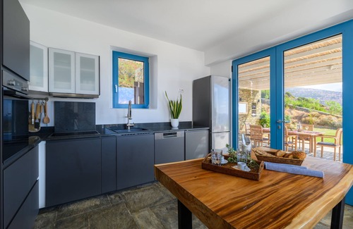 Gavrio Casa | Beautiful house on the beach with swimming pool for 8p