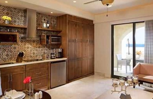 Los Cangrejos II y ÌII Apartamento | Beautiful, beach front property, minutes from downtown Cabo. Golf, pools and spa